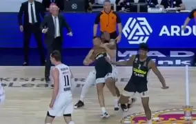 包含从今晨布莱顿备战欧篮联到埃因霍温围绕欧冠迎来里程碑，今夜多伦多猛龙扳平良机的词条